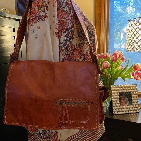 Francesco Biasia Leather Boho Style Shoulder Bag - Picture 11 of 14